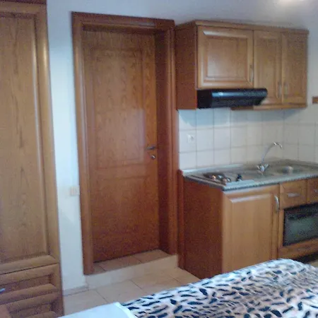 Guesthouse Agnandi Káto Loutrákion Habitación foto