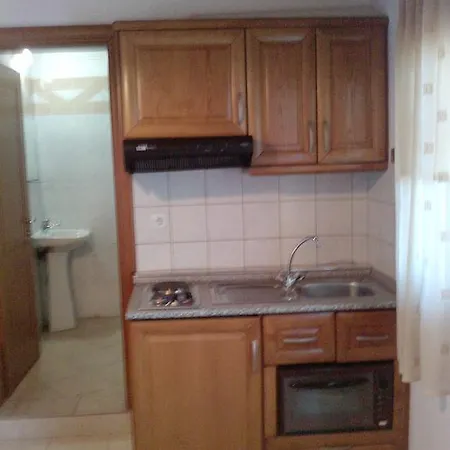 Guesthouse Agnandi Káto Loutrákion Habitación foto
