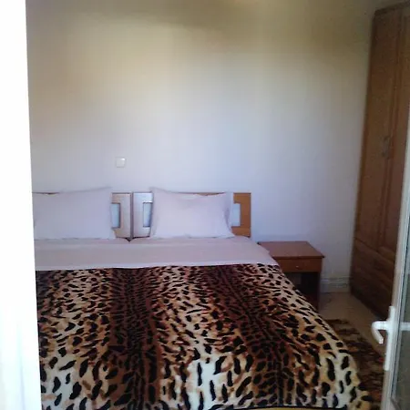 Guesthouse Agnandi Káto Loutrákion Habitación foto