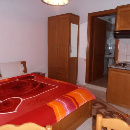 Guesthouse Agnandi Káto Loutrákion Habitación foto