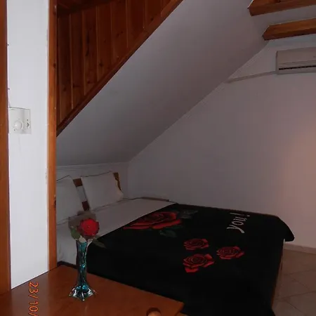 Guesthouse Agnandi Káto Loutrákion Exterior foto